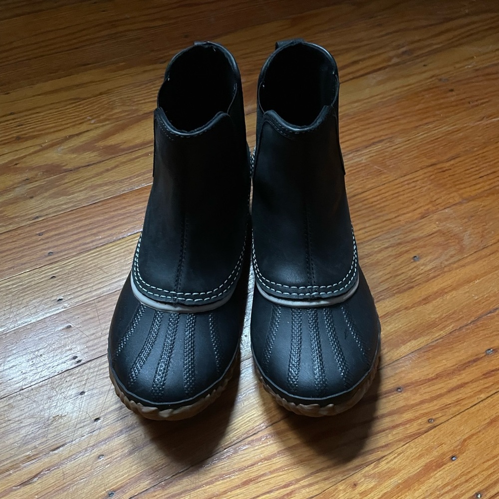 Women size 7 Black Weather Boots